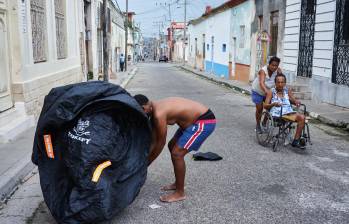 Cuba sufrió este viernes una caída total del sistema eléctrico a raíz de la salida de servicio de su principal central termoeléctrica. FOTO: AFP