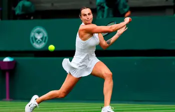 Sabalenka, quien no participó en 2022 debido al veto a tenistas rusos y bielorrusos, y en 2024 por una lesión en el hombro, viene con hambre de trofeo. FOTO GETTY