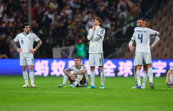 La desilusión, la impotencia y la tristeza de los jugadores italianos tras haber dejado escapar la oportunidad de regresar al Mundial, al ser derrotados 4-1 por Bosnia en los penaltis. FOTO GETTY 