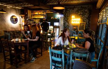 El gasto en restaurantes sigue presionando el alza del IPC en Colombia. FOTO Julio César Herrera