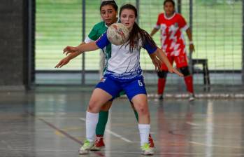 El fútbol de salón femenino ha sido otro de los atractivos en los Juegos Departamentales. FOTO MANUEL SALDARRIAGA