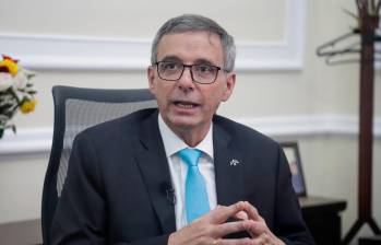 El ministro de Hacienda, Miguel Gómez Martínez, presentó en Nueva York la estrategia fiscal del Gobierno para corregir las cuentas públicas y recuperar la confianza de los inversionistas. FOTO Colprensa