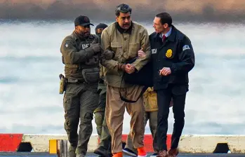 Este lunes por la mañana, Maduro fue trasladado junto a su esposa bajo fuerte custodia armada en helicóptero y vehículo blindado desde la cárcel hasta un tribunal en Nueva York. Foto: Getty