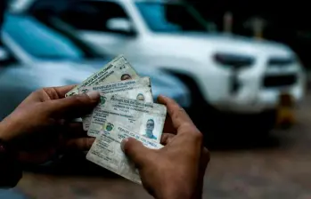 Los costos asociados a cursos, exámenes médicos y trámites elevan el precio final de la licencia de conducción. FOTO: JULIO CÉSAR HERRERA