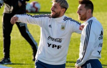 Kun Agüero tiene una gran amistad con Messi, con quien compartió en la selección de Argentina por varios años. FOTO AFP