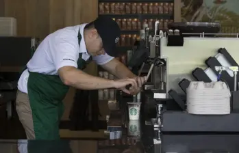 Starbucks lanzó un nuevo sistema de puntos que premia a sus clientes frecuentes en Colombia. Foto: Donaldo Zuluaga Velilla