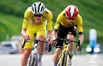 Tadej Pogacar suma cuatro triunfos en el actual Tour y va en camino de su cuarta corona tras las logradas en 2020, 2021 y 2024. Jonas Vingegaard, su principal rival. FOTO GETTY 