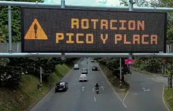 La medida busca que sean cerca de 200.000 vehículos los que salgan de las vías del Valle de Aburrá y así tratar de disminuir las congestiones. FOTO: CAMILO SUÁREZ