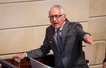 El ministro de Salud, Guillermo Jaramillo, durante una intervención en el Senado de la República. FOTO COLPRENSA