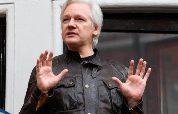 Niegan libertad de Assange por riesgo de fuga en Londres