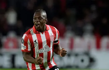 Edwuin Cetré celebra su gol ante Carabobo por la Copa Libertadores y le dedica el tanto a Juan Ramón Verón, quien falleció este martes en Argentina. FOTO: GETTY