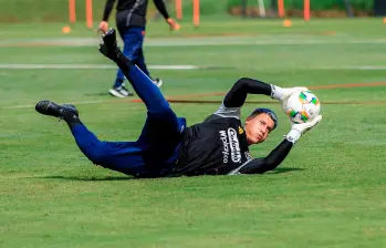 La afición del DIM anhelaba que los dirigentes invirtieran en un arquero internacional y el rendimiento de Washington Aguerre colma las expectativas. Con Eder Chaux hay buen complemento. FOTO: Camilo Suárez