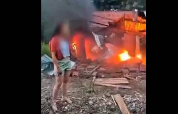 En la grabación publicada por el ministro Sánchez, una mujer de Tibú se queja por el ataque con dron. IMAGEN TOMADA DE VIDEO.
