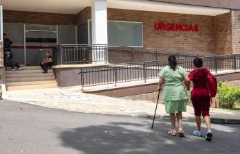 No solo son cierres. Las salas de urgencias en varios hospitales, como el Pablo Tobón Uribe, han estado colapsadas al 250%. Foto: Esneyder Gutiérrez