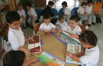 El 51% de los niños colombianos entre 6 y 8 años atraviesa la etapa de aprendizaje de la lectura en condiciones de riesgo, según el Indicador de Riesgo para la Alfabetización Inicial. FOTO Hernán Vanegas Ochoa