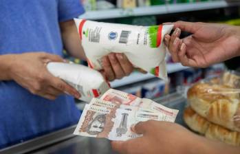 Este 2023 el gran desafío del sector lechero será impactar lo menos posible el costo del producto para los colombianos, con el fin de conquistar, de nuevo, su decisión de compra. Foto: Camilo Suárez 