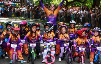 El Gran Fondito Mariana Pajón fue todo un éxito. Los niños disfrutaron al lado de la múltiple campeona mundial de bicicrós. FOTO MANUEL SALDARRIAGA