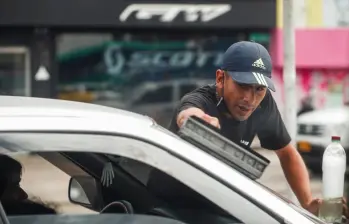 La informalidad laboral en Colombia golpea con mayor fuerza a jóvenes, mujeres y población rural. FOTO: MANUEL SALDARRIAGA