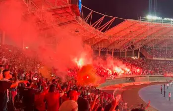 Las hinchadas de América y el DIM son de las más apasionadas del país y esto las ha llevado a protagonizar desmanes en algunas ocasiones. FOTO REDES SOCIALES