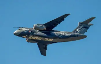 Este es el avión KC 390 para transporte militar, de la firma brasilera Embraer. El Gobierno de Colombia adquirió dos de estas aeronaves. FOTO: CORTESÍA @embraer.