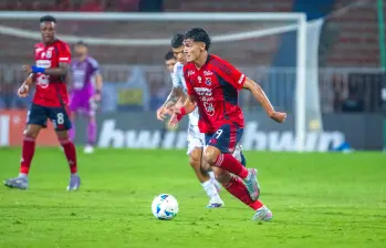 El delantero uruguayo Enzo Larrosa anotó el gol del Medellín en el encuentro de ida . Foto: Juan Antonio Sánchez