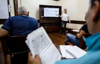 El programa comenzó en octubre de 2025 en 10 bibliotecas. Este año proyecta llegar a 24 sedes y beneficiar a más de 15.000 personas. Foto: Julio César Herrera Echeverri.