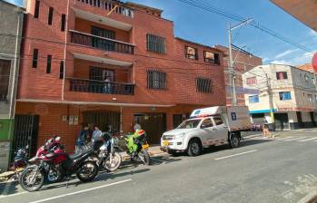 Dentro de esta vivienda, en el barrio Prado, de Bello, ocurrió la muerte de un hombre. Ya se investiga si hubo un uso excesivo de la fuerza por parte de los uniformados. FOTO ANDRÉS F. OSORIO GARCÍA