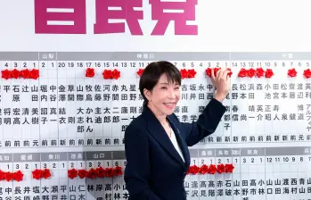 Sanae Takaichi, la primera ministra de Japón, logró un triunfo electoral histórico. FOTOS: GETTY