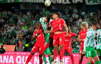 El futbolista Mateus Uribe ha sido uno de los que mejor rendimiento ha tenido en Nacional en lo que va del segundo semestre del año. Rafael Carrascal es el referente del América. Foto: Juan Antonio Sánchez 