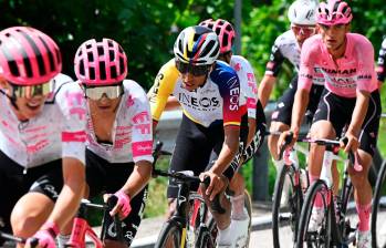 El ciclista colombiano Egan Bernal dio pelea con los líderes de la Clasificación General en la etapa 17 del Giro. FOTO: Tomada de X @INEOSGrenadiers