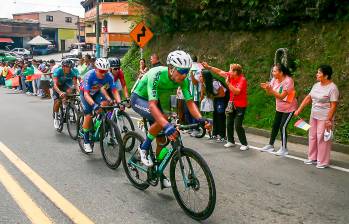 El pelotón del Clásico RCN se toma las vías de Antioquia este fin de semana. Muchos de esos corredores actuarán en enero próximo en el Tour Colombia. FOTO lina gasca-colprensa