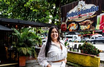 En fines de semana y festivos, Diana coordina hasta 25 personas para atender la alta demanda del restaurante. FOTO Julio César Herrera. 