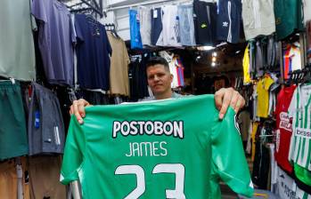 James Rodríguez fue presentado como nuevo jugador de Atlético Nacional y su llegada disparó la demanda de camisetas del club en Medellín. FOTO CAMILO SUÁREZ. 