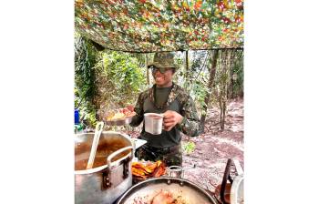 El ‘chef’ del Ejército que es viral por cocinar en la selva