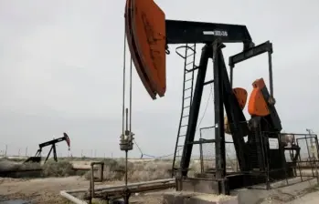 El aumento del precio internacional del petróleo podría fortalecer temporalmente las finanzas públicas de Colombia a través de mayores regalías, impuestos y dividendos de Ecopetrol. FOTO: COLPRENSA