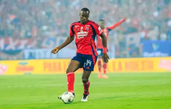 El volante vallecaucano Baldomero Perlaza es una de las figuras del Medellín en el segundo semestre del año Foto: Manuel Saldarriaga