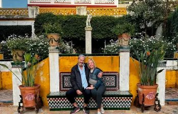 La pareja de esposos Benthall ha viajado por el mundo gracias a unas decisiones que tomaron antes de pensionarse. FOTO: Cortesía Kelly Benthall 