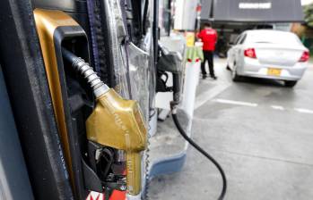 En mayo la venta de combustibles para vehículos en Colombia cayó 3,6%, según cifras del Dane. FOTO Esneyder Gutiérrez