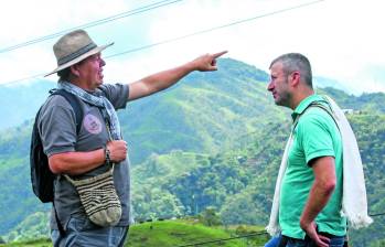 A la izquierda William Forero y a la derecha Francis García son los iniciadores de Caminos de reconciliación. FOTO: Julio César Herrera