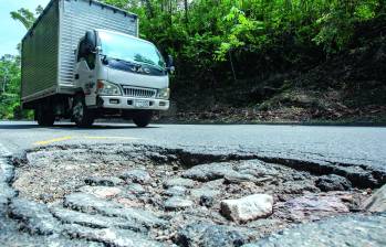“Autopista Medellín-Bogotá, una trocha que recauda $120.000 millones y le invierten el 10%”: Antioquia busca salida urgente para reparar la vía