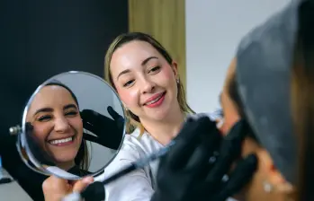 Hay extranjeros que vienen cada cuatro meses a la ciudad solo a retocarse procedimientos estéticos en las clínicas de la ciudad. FOTO camilo suárez