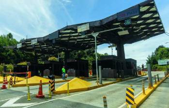 El peaje de Las Palmas está ubicado en el municipio de Envigado, a 1,5 kilómetros de otro peaje situado en la zona del Escobero. Hay voces que piden demolerlo. FOTO Camilo Suárez