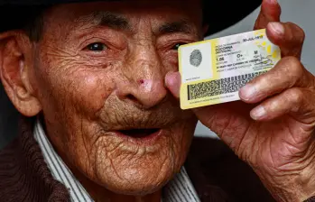 Cuando se le pregunta por el secreto de su longevidad, Don Julio no apela a dietas estrictas ni a fórmulas complejas. Su respuesta es tan sencilla como profunda: la dicha y la alegría de vivir. Foto: Manuel Saldarriaga Quintero.