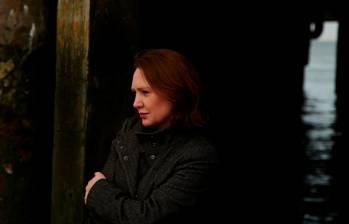 El último libro de Paula Hawkins es La hora azul. FOTO: Colprensa