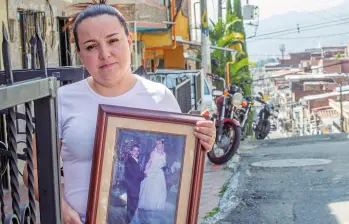 Luz Enith y la familia de Arles Edisson Guzmán Medina llevan 23 años buscando respuestas efectivas sobre su paradero. FOTO Esneyder Gutiérrez