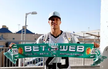 Nelson Deossa ha vestido la camiseta de seis equipos en su carrera. El club en el que más partidos disputó fue Atlético Nacional, con el que jugó 50 encuentros, anotó 6 goles y dio 4 asistencias. FOTO Cortesía 