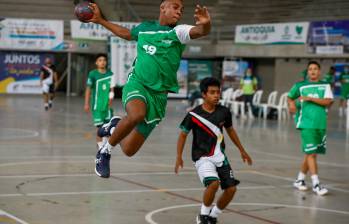 Carlos Andrés Rengifo comienza a coger vuelo en el balonmano