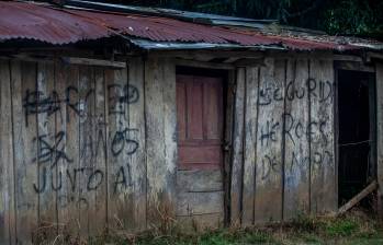 En las zonas rurales del Bajo Cauca, Norte y Nordeste cada vez son más frecuentes los reportes de grupos que imponen restricciones a la movilidad. FOTO: Julio César Herrera