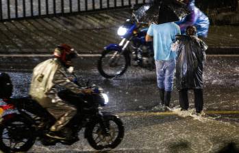 Descripción: Invierno causa inundaciones en las calles y deprimidos de Medellín. Personajes: . Fecha de evento: 24/05/2024. Foto: Julio César Herrera Echeverri