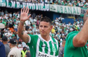 James Rodríguez durante su presentación a los hinchas verdolagas. FOTO CAMILO SUÁREZ